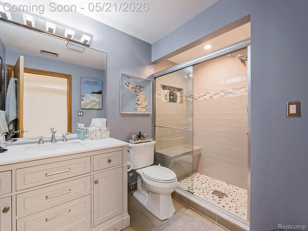 17477 Iris Circle Clinton Charter Township MI 48036