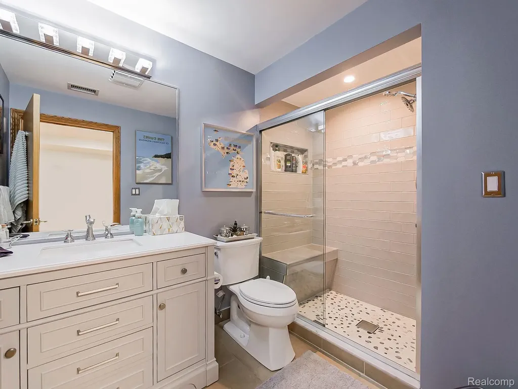 17477 Iris Circle Clinton Charter Township MI 48036
