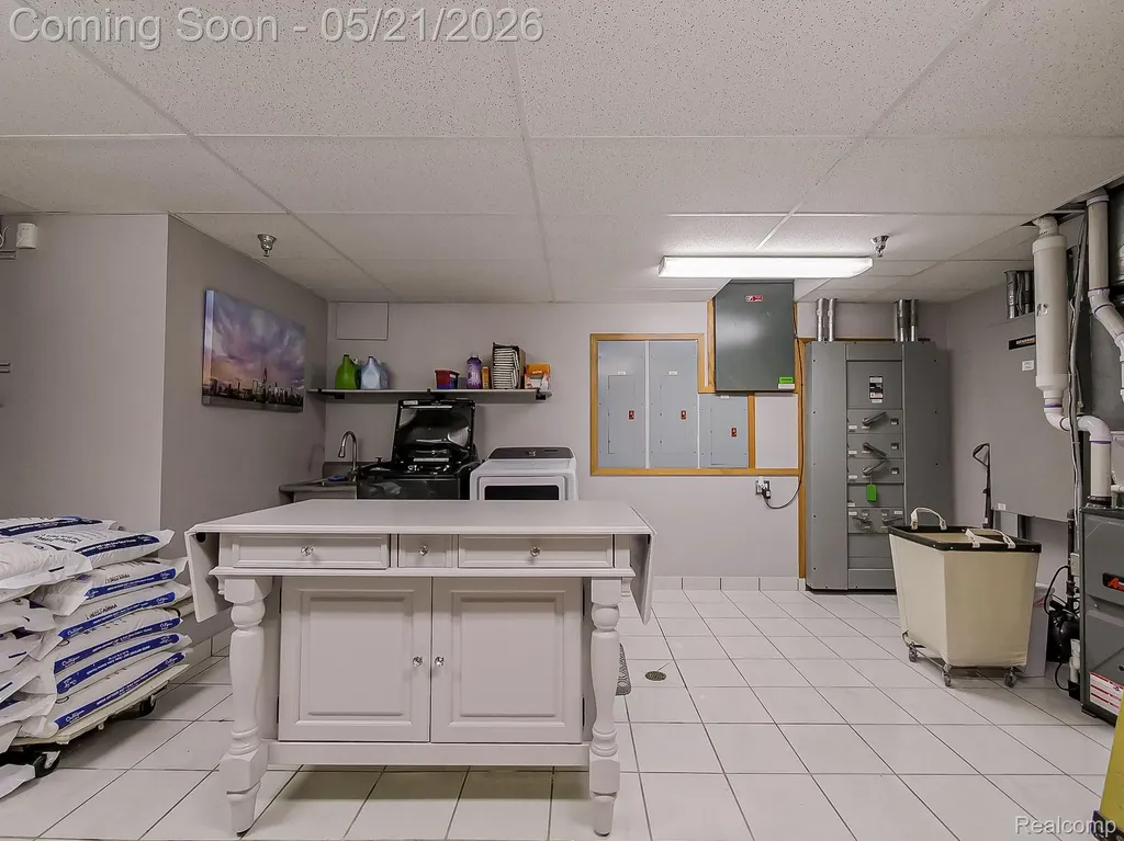 17477 Iris Circle Clinton Charter Township MI 48036