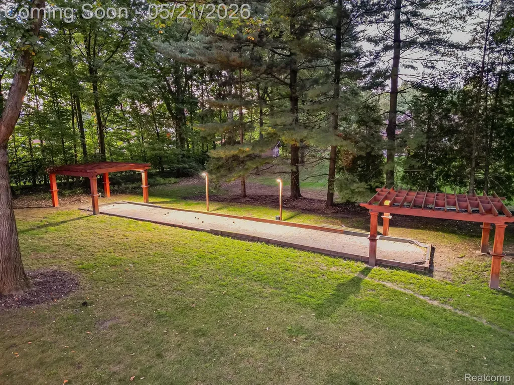 17477 Iris Circle Clinton Charter Township MI 48036