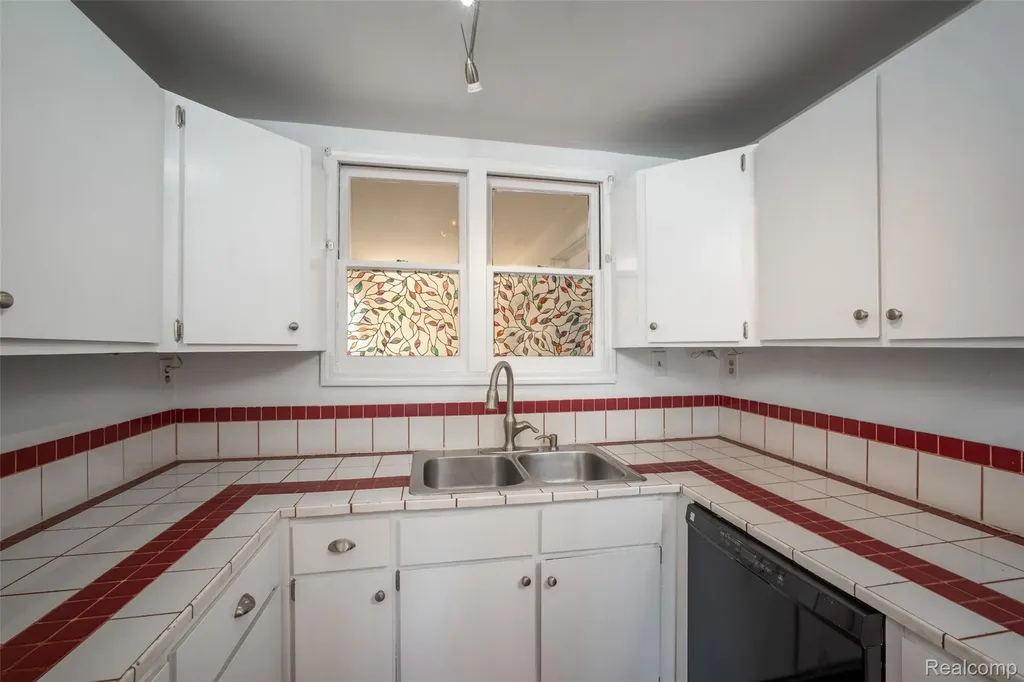420 Wellsboro Street Walled Lake City MI 48390