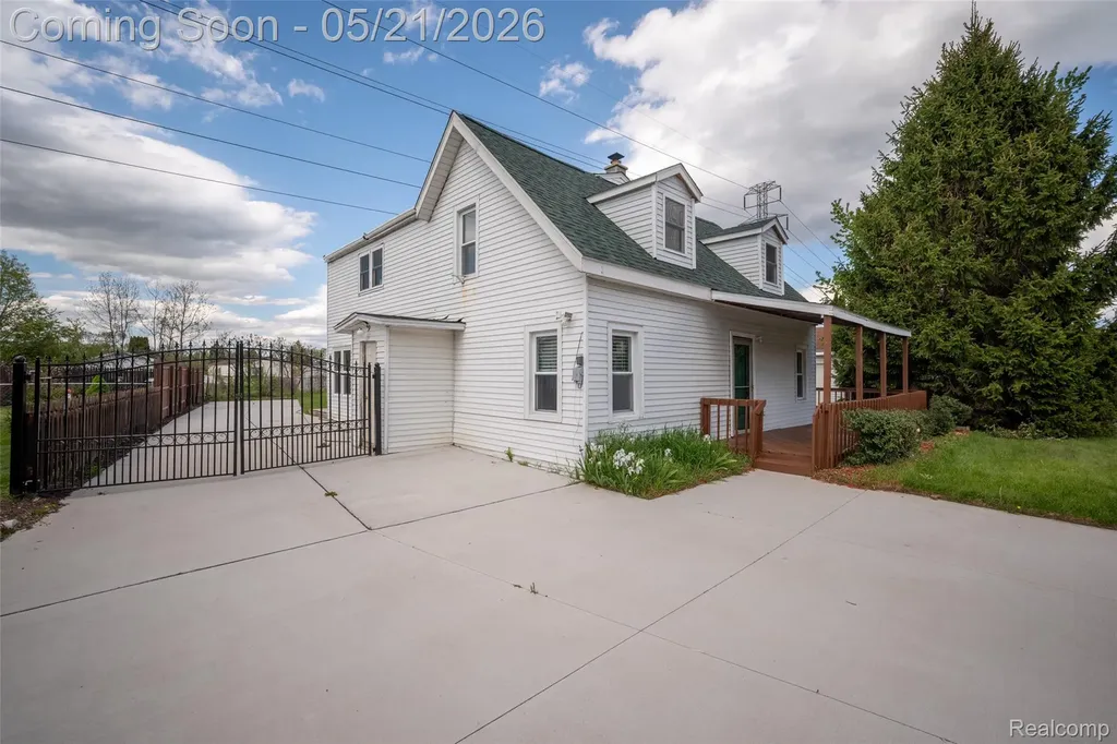 420 Wellsboro Street Walled Lake City MI 48390