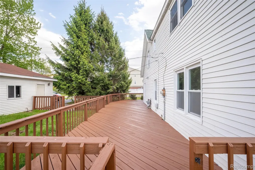420 Wellsboro Street Walled Lake City MI 48390
