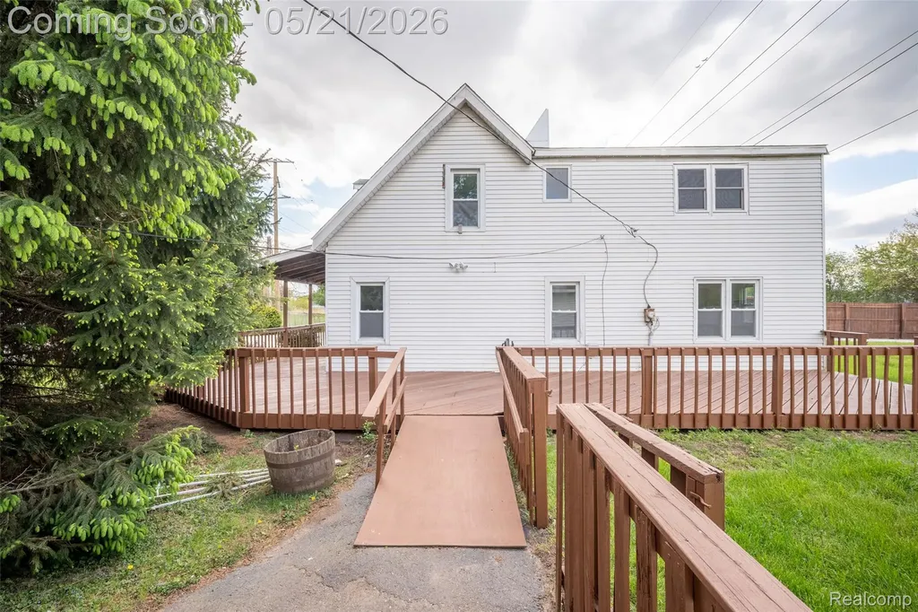 420 Wellsboro Street Walled Lake City MI 48390