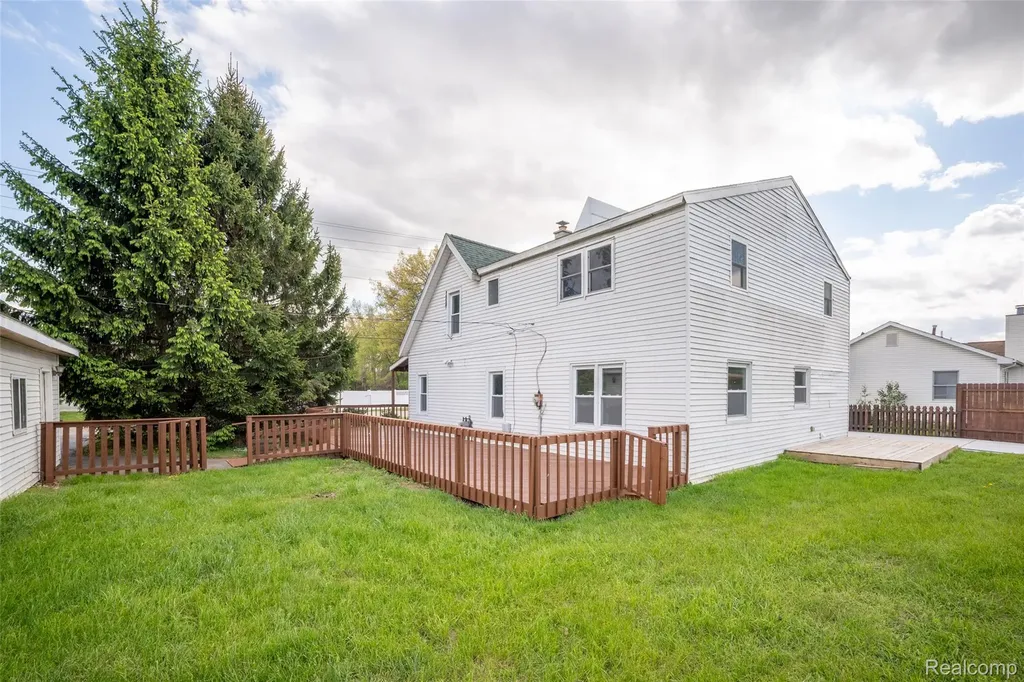 420 Wellsboro Street Walled Lake City MI 48390
