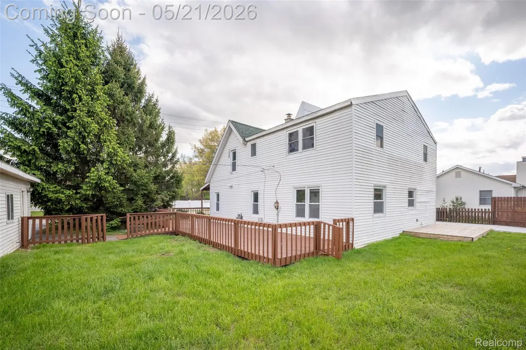 420 Wellsboro Street Walled Lake City MI 48390