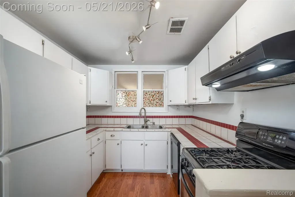 420 Wellsboro Street Walled Lake City MI 48390
