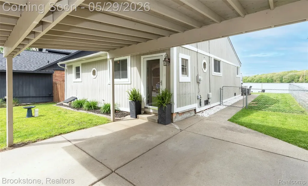 7900 Detroit Boulevard West Bloomfield Charter Township MI 48323