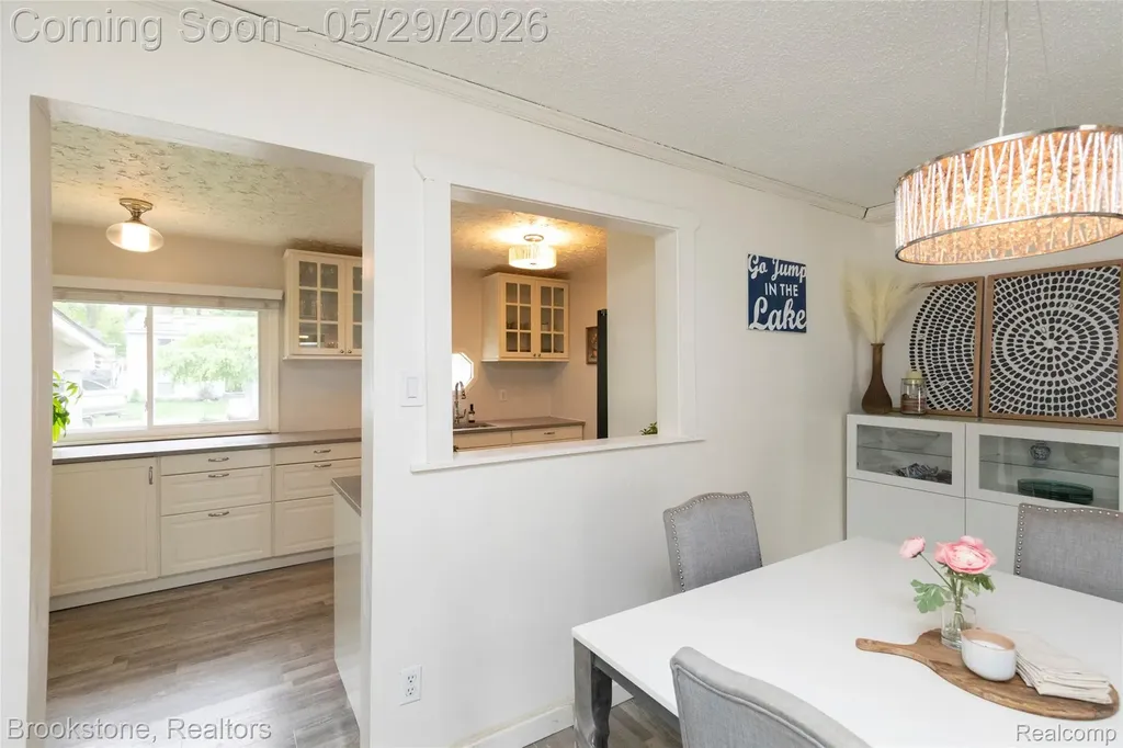 7900 Detroit Boulevard West Bloomfield Charter Township MI 48323