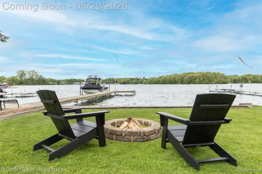 7900 Detroit Boulevard West Bloomfield Charter Township MI 48323