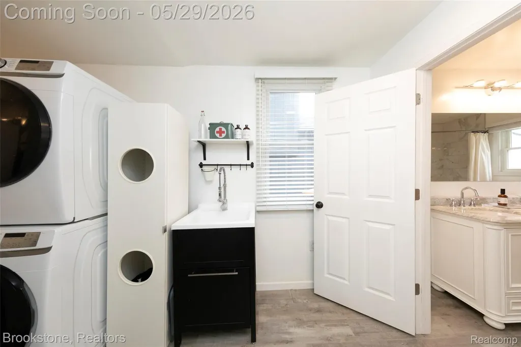 7900 Detroit Boulevard West Bloomfield Charter Township MI 48323
