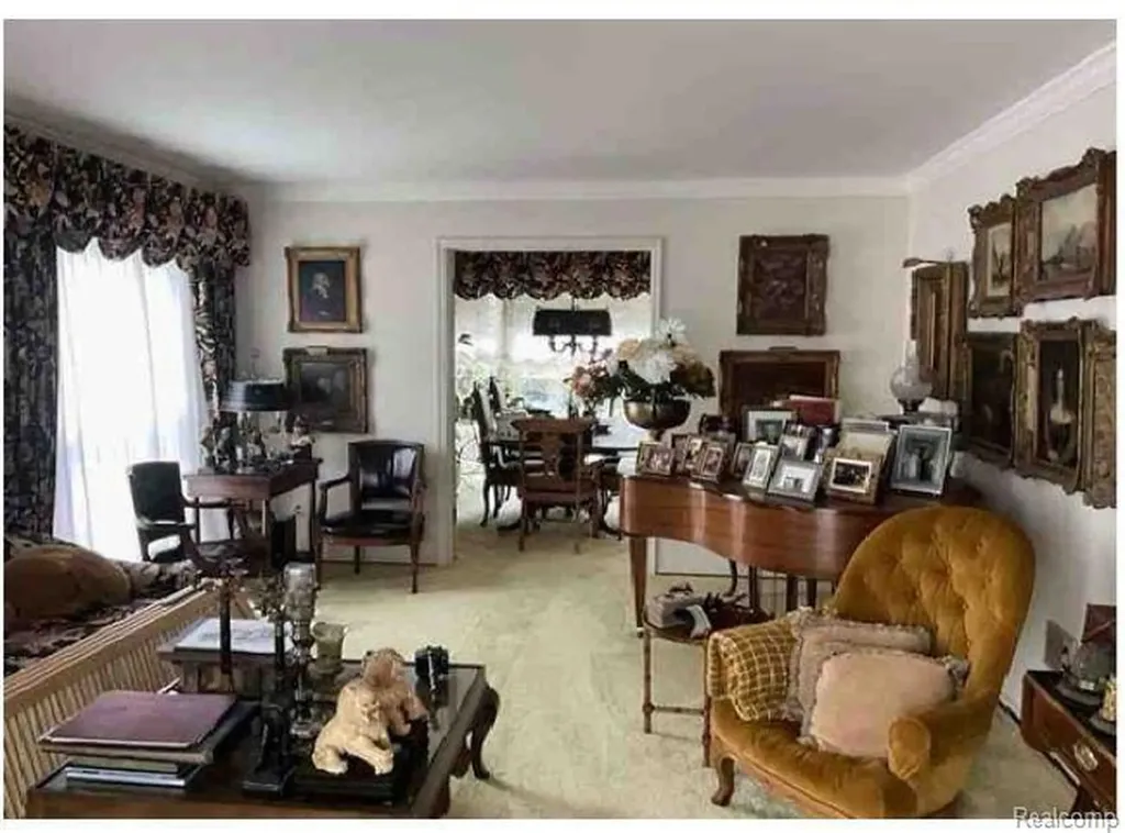 491 Colonial Road Grosse Pointe Woods City MI 48236