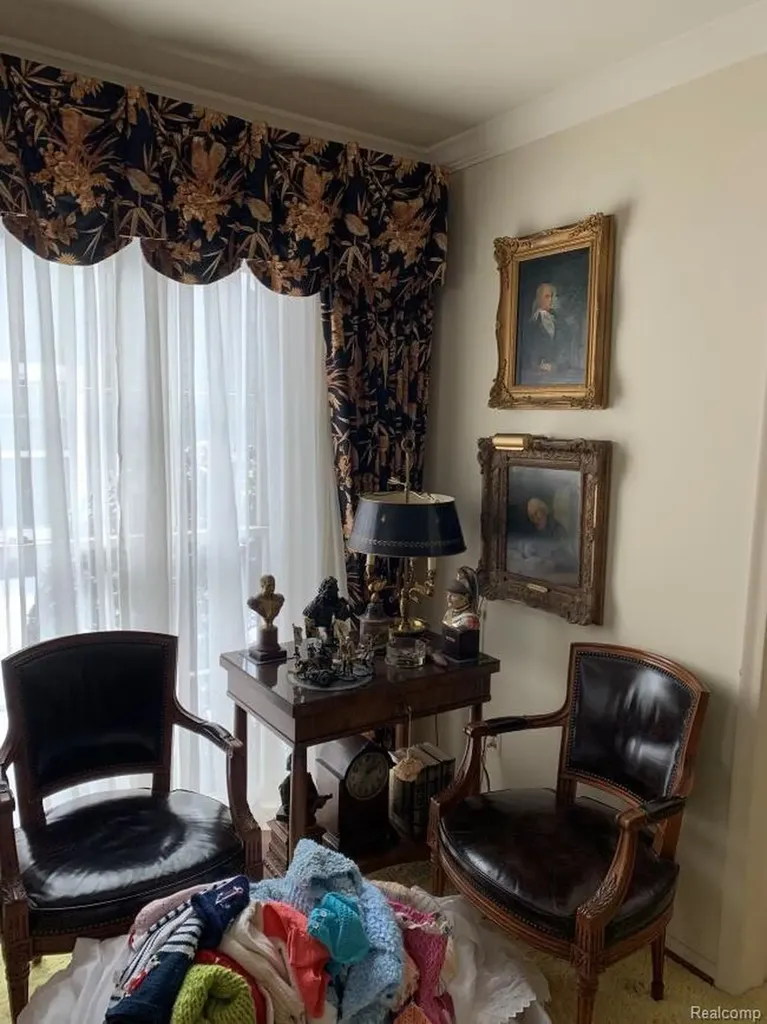 491 Colonial Road Grosse Pointe Woods City MI 48236