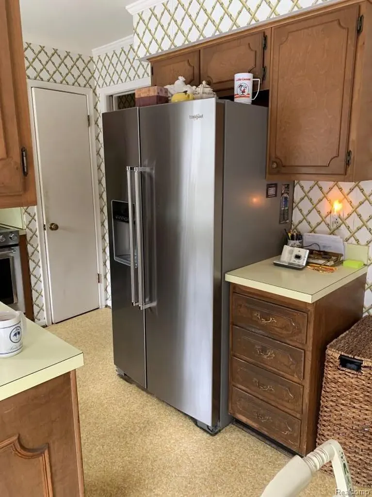 491 Colonial Road Grosse Pointe Woods City MI 48236