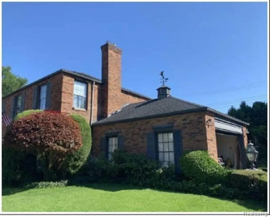 491 Colonial Road Grosse Pointe Woods City MI 48236