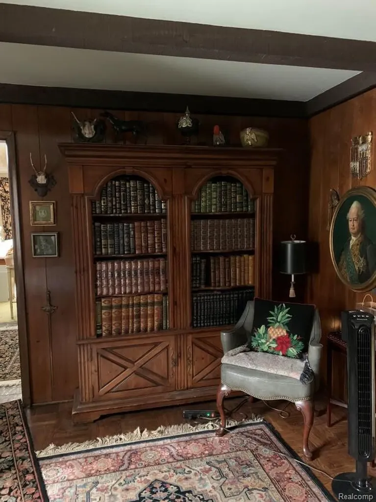 491 Colonial Road Grosse Pointe Woods City MI 48236