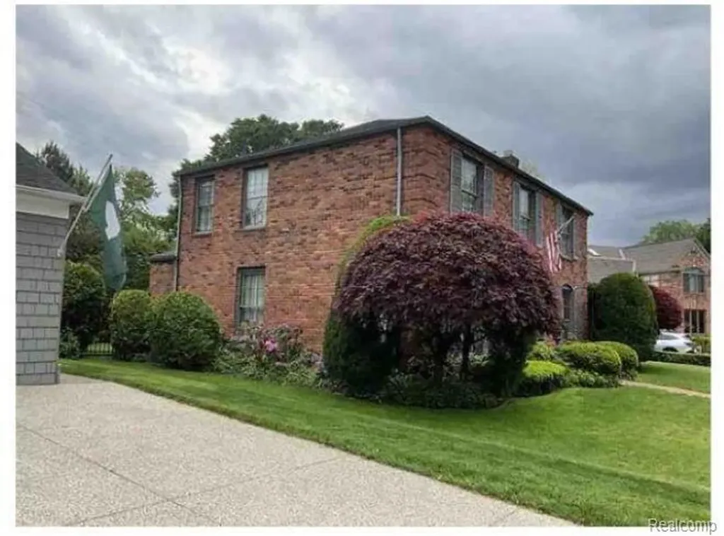 491 Colonial Road Grosse Pointe Woods City MI 48236