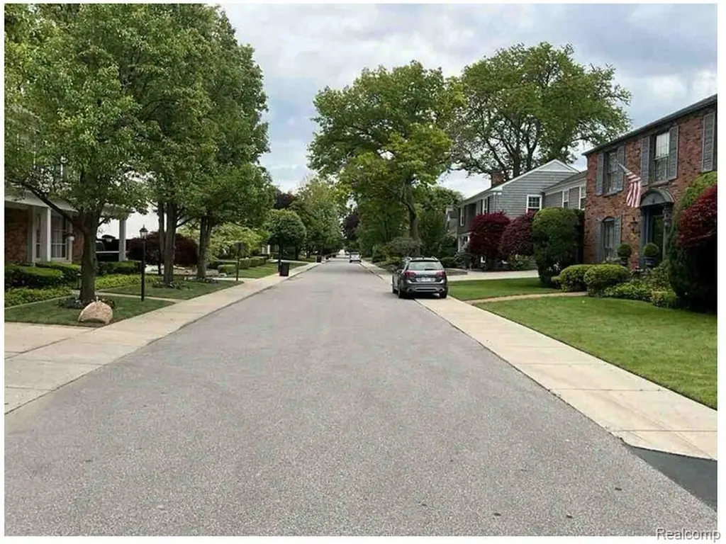 491 Colonial Road Grosse Pointe Woods City MI 48236