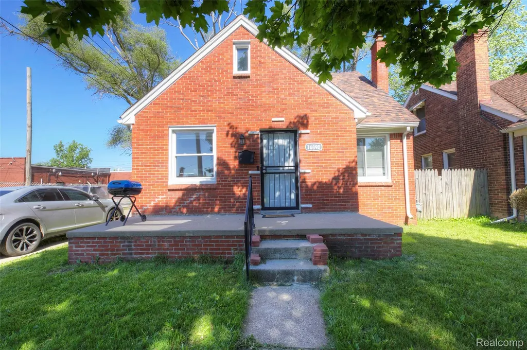 16890 Saint Marys Street Detroit City MI 48235