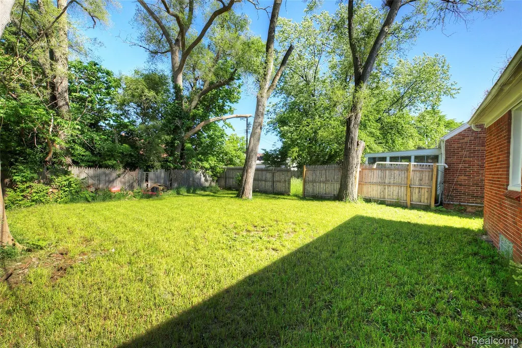 16890 Saint Marys Street Detroit City MI 48235
