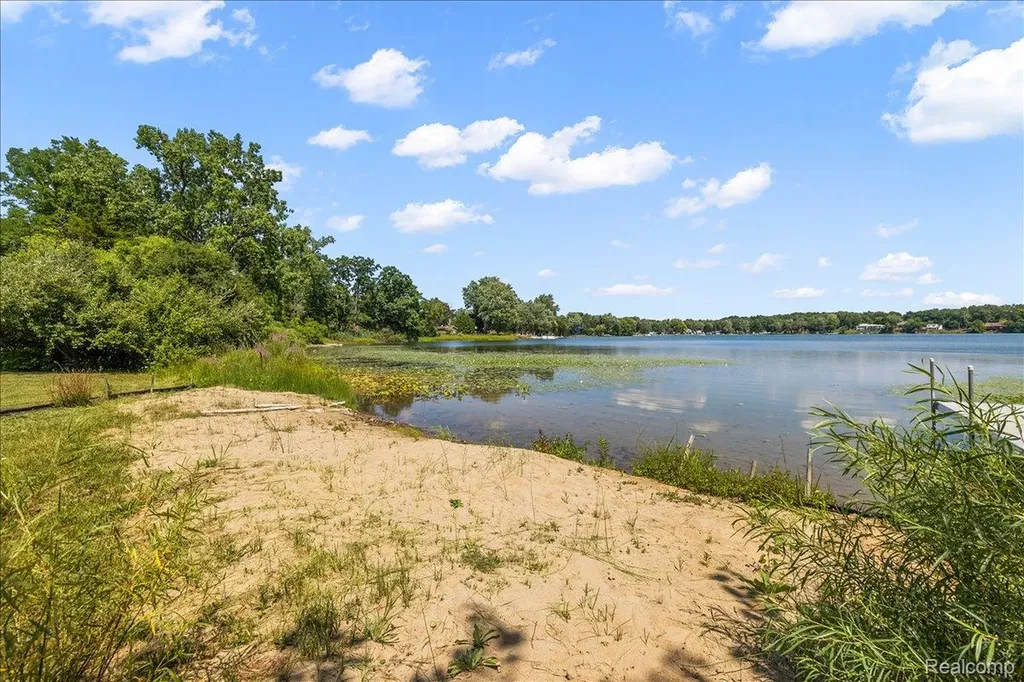 2770 Bogie Lake Road White Lake Charter Township MI 48386