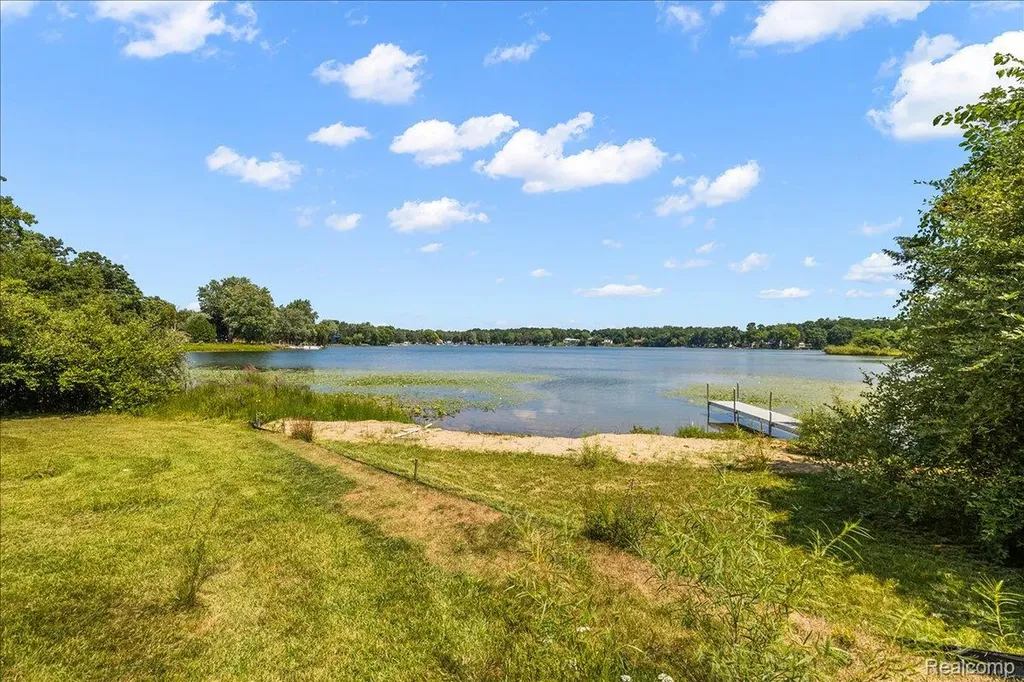 2770 Bogie Lake Road White Lake Charter Township MI 48386