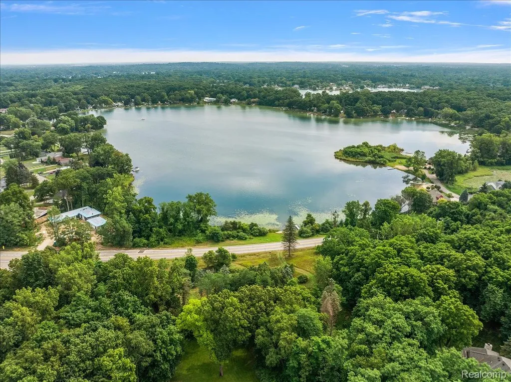 2770 Bogie Lake Road White Lake Charter Township MI 48386