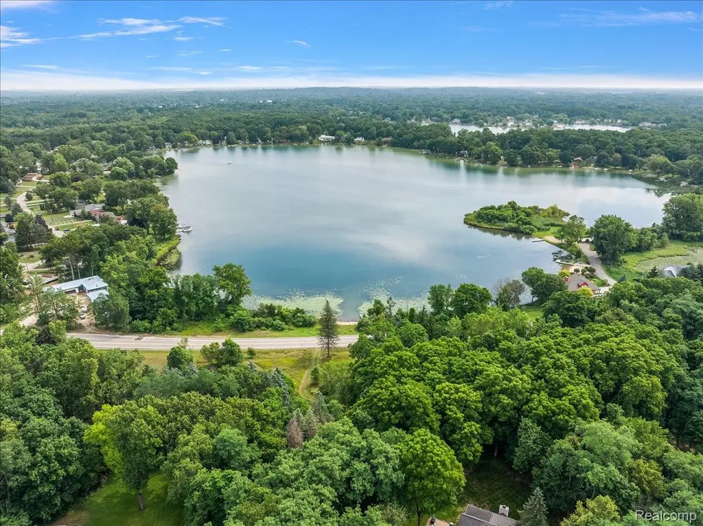 2770 Bogie Lake Road White Lake Charter Township MI 48386