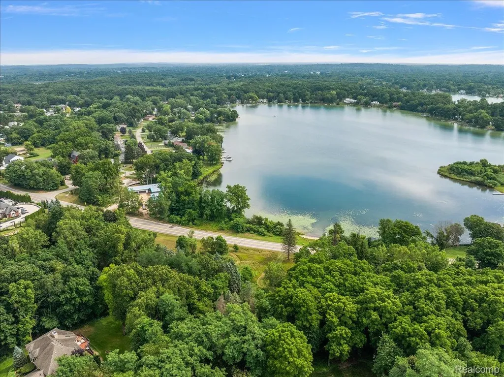 2770 Bogie Lake Road White Lake Charter Township MI 48386