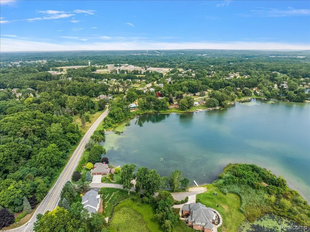 2770 Bogie Lake Road White Lake Charter Township MI 48386