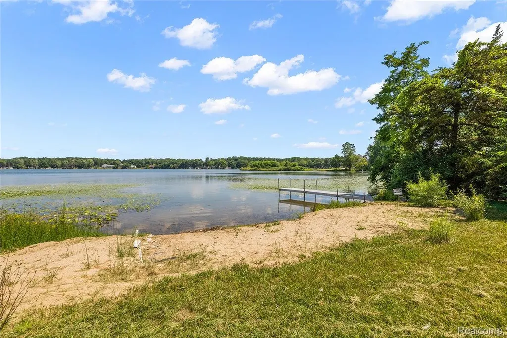 2770 Bogie Lake Road White Lake Charter Township MI 48386