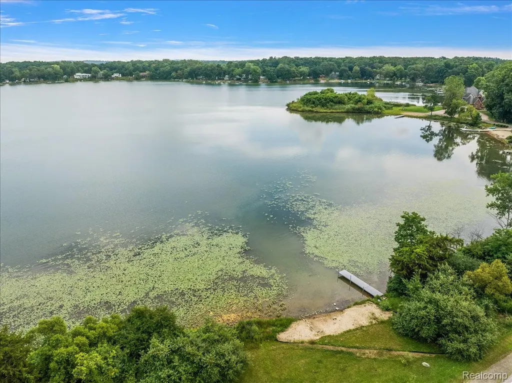 2770 Bogie Lake Road White Lake Charter Township MI 48386