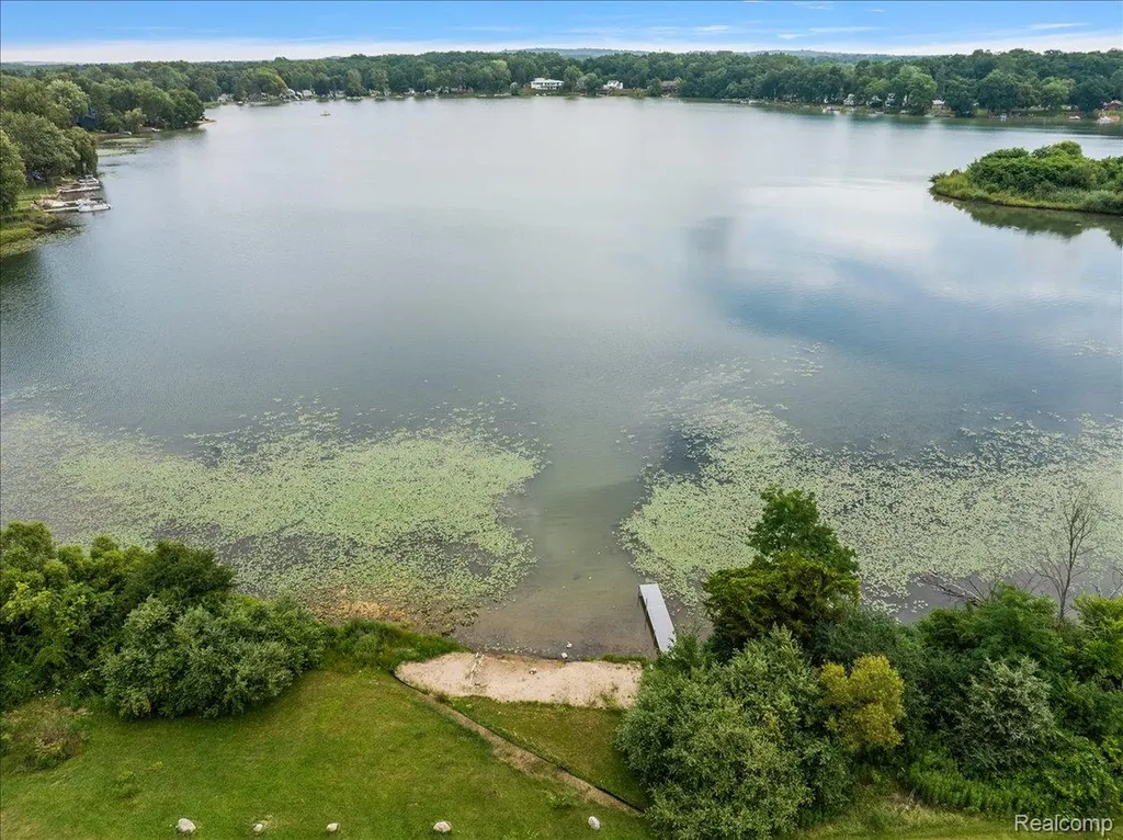 2770 Bogie Lake Road White Lake Charter Township MI 48386