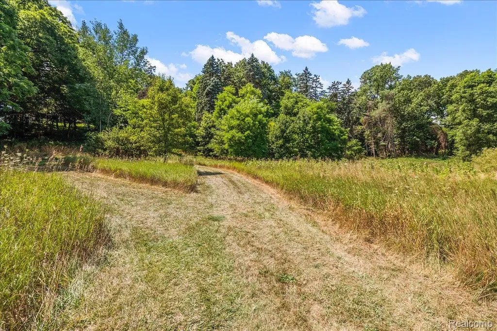 2770 Bogie Lake Road White Lake Charter Township MI 48386