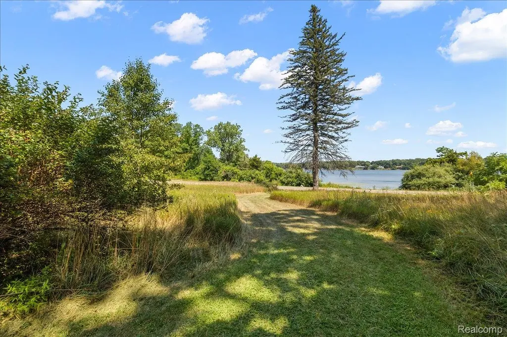 2770 Bogie Lake Road White Lake Charter Township MI 48386