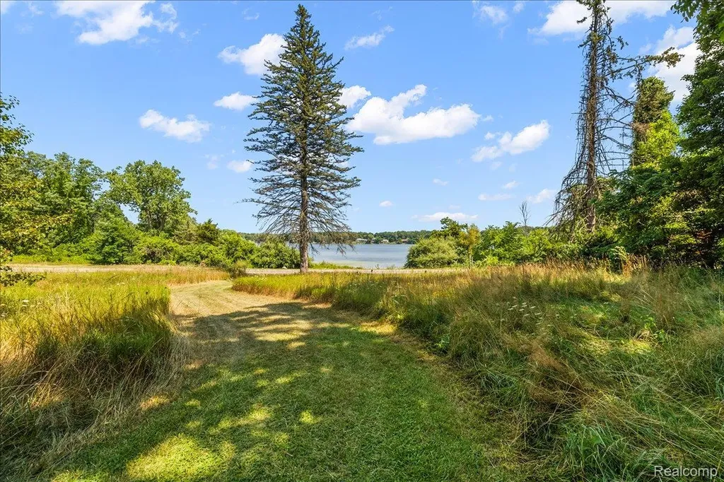 2770 Bogie Lake Road White Lake Charter Township MI 48386