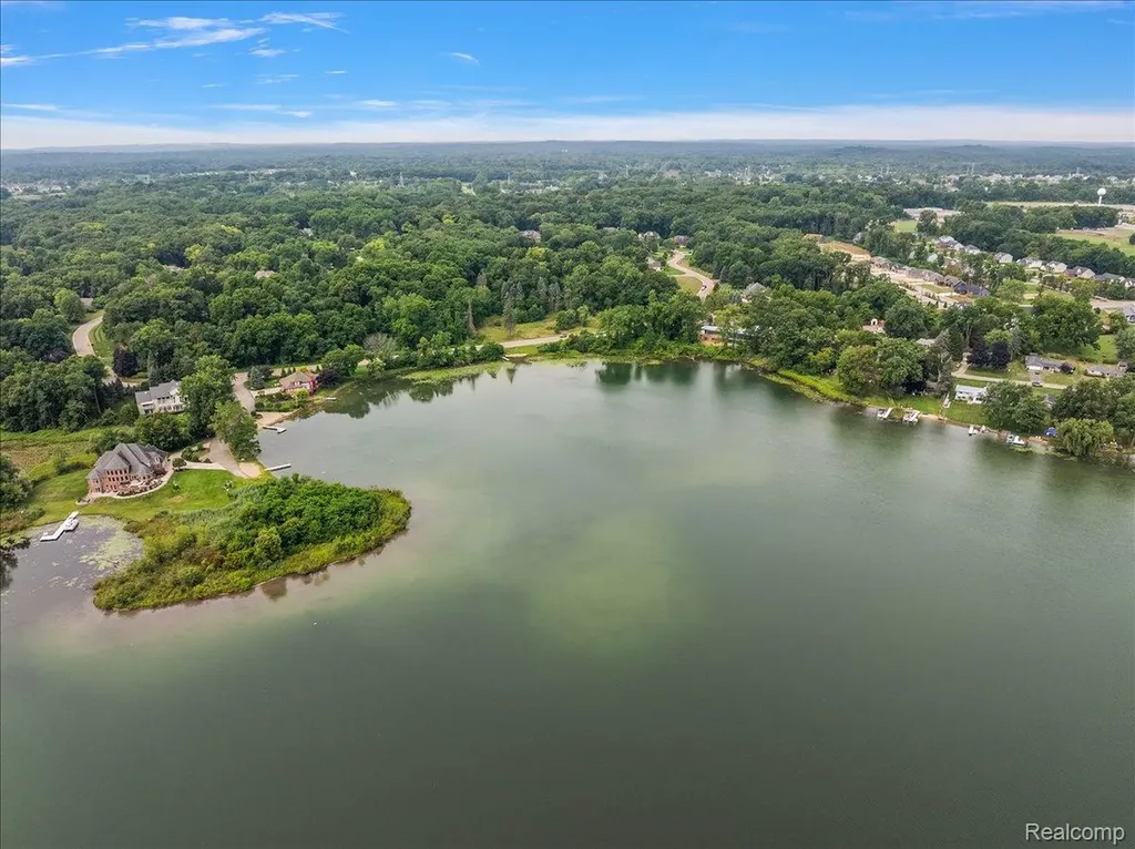 2770 Bogie Lake Road White Lake Charter Township MI 48386