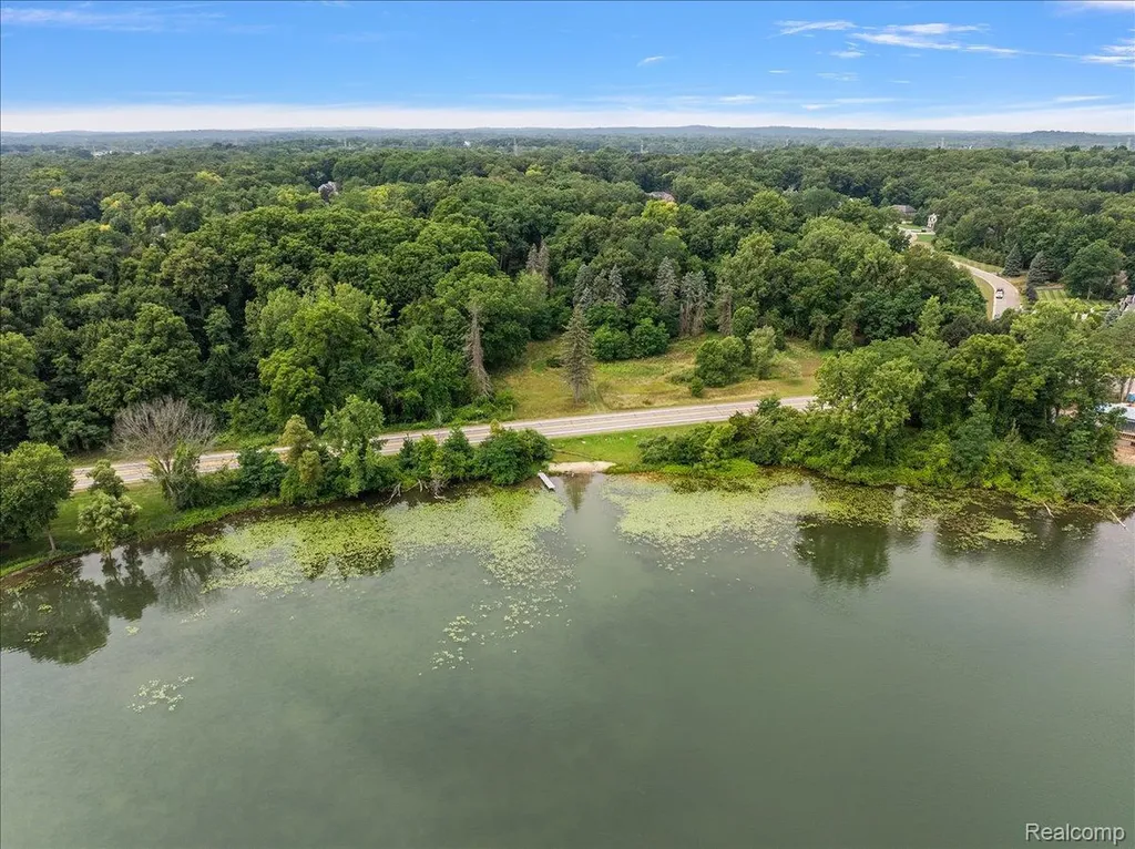 2770 Bogie Lake Road White Lake Charter Township MI 48386