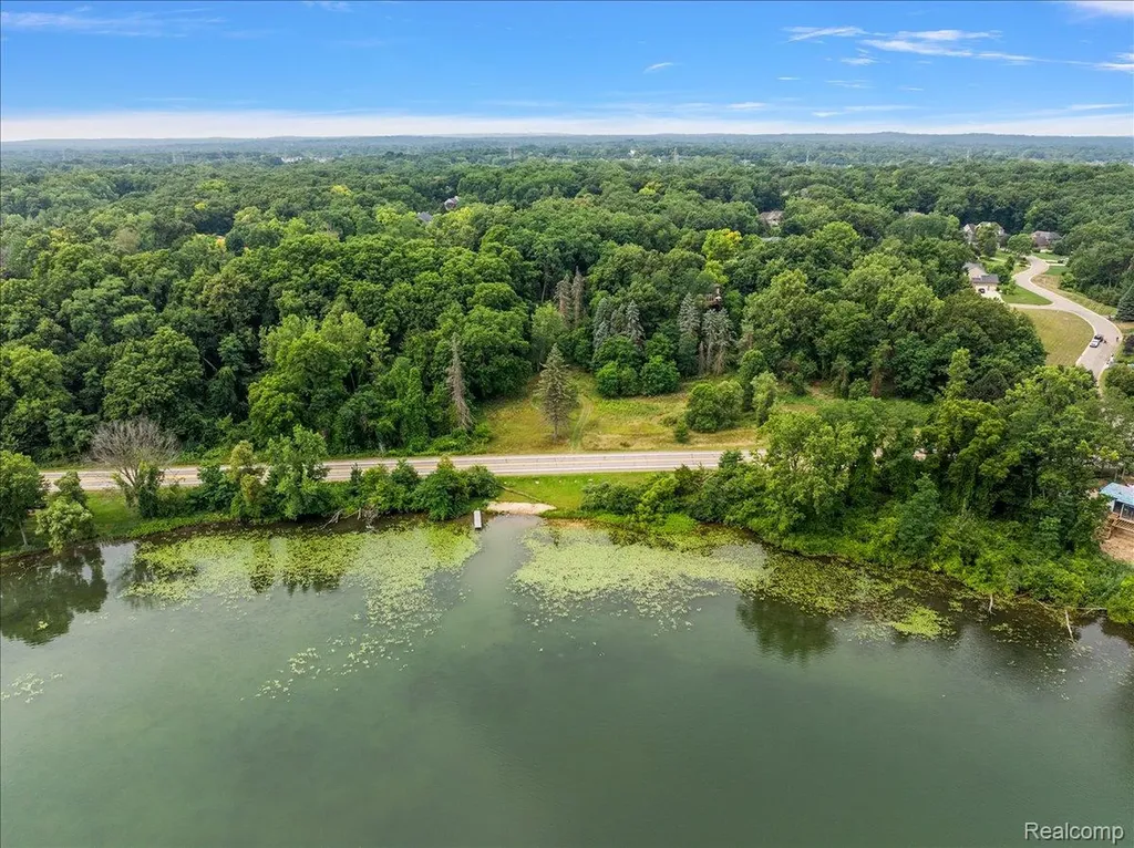 2770 Bogie Lake Road White Lake Charter Township MI 48386