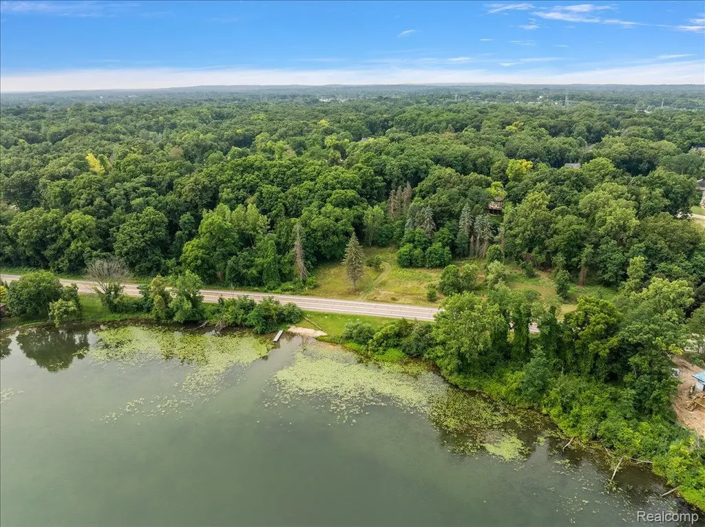 2770 Bogie Lake Road White Lake Charter Township MI 48386