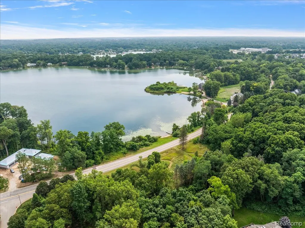 2770 Bogie Lake Road White Lake Charter Township MI 48386