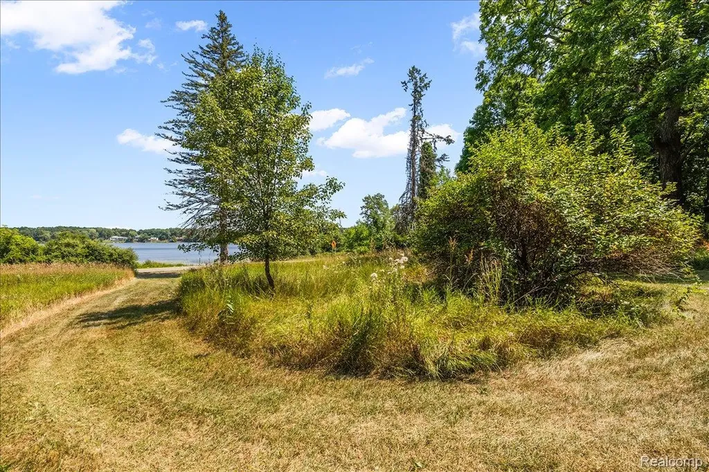 2770 Bogie Lake Road White Lake Charter Township MI 48386