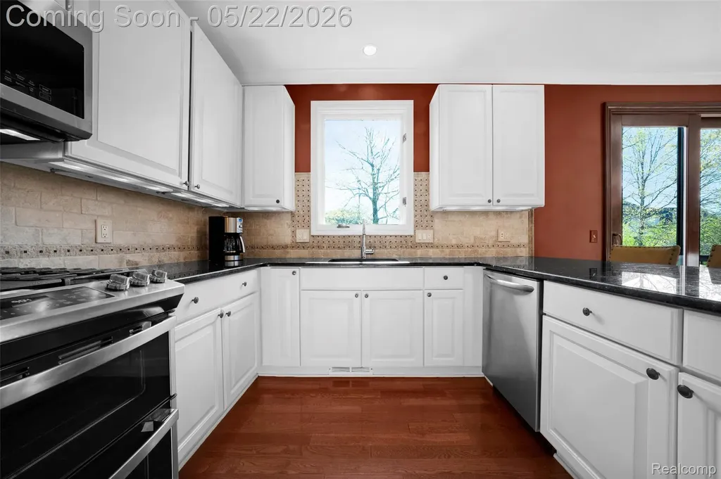 61036 Winterberry Drive Washington Township MI 48094