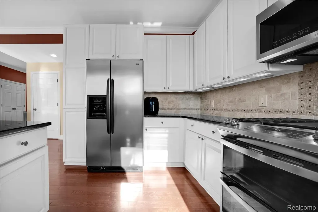 61036 Winterberry Drive Washington Township MI 48094
