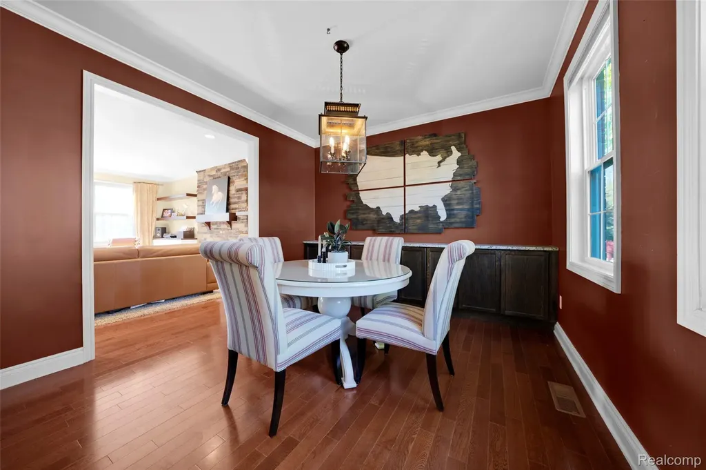 61036 Winterberry Drive Washington Township MI 48094