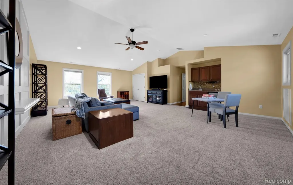 61036 Winterberry Drive Washington Township MI 48094