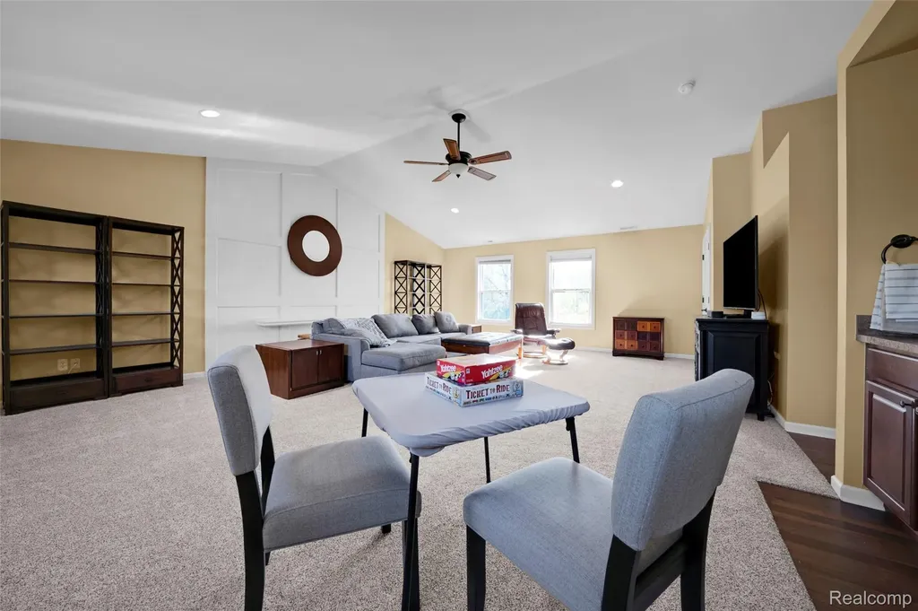 61036 Winterberry Drive Washington Township MI 48094