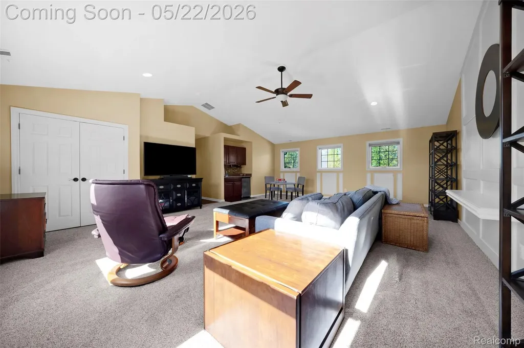 61036 Winterberry Drive Washington Township MI 48094