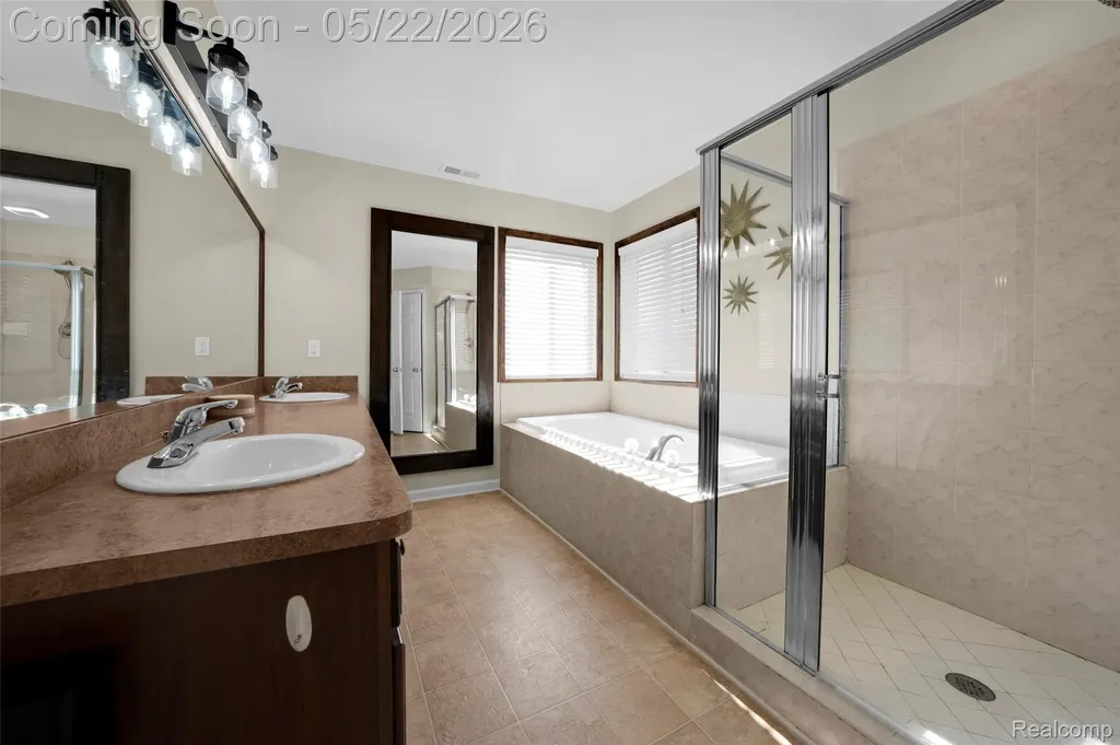 61036 Winterberry Drive Washington Township MI 48094