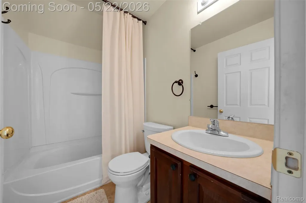 61036 Winterberry Drive Washington Township MI 48094